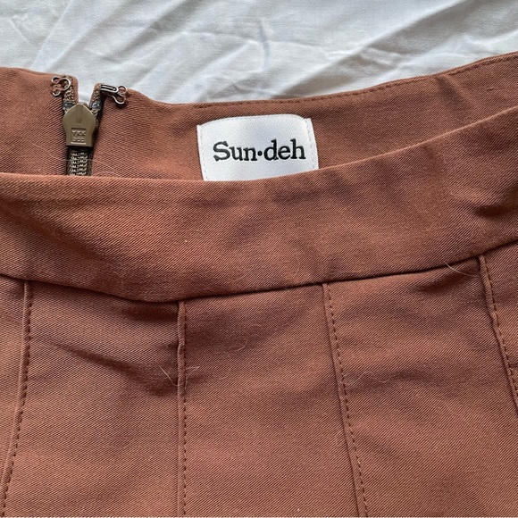 Sun-deh Sunday Best Aritzia Cognac Brown Olive Mini Pleated Skirt - Size 8 - Picture 5 of 8